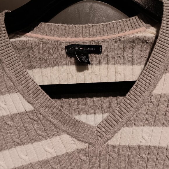 100% Cotton Tommy Hilfiger Gray and White Striped Sweater V Neck size M - Picture 2 of 3